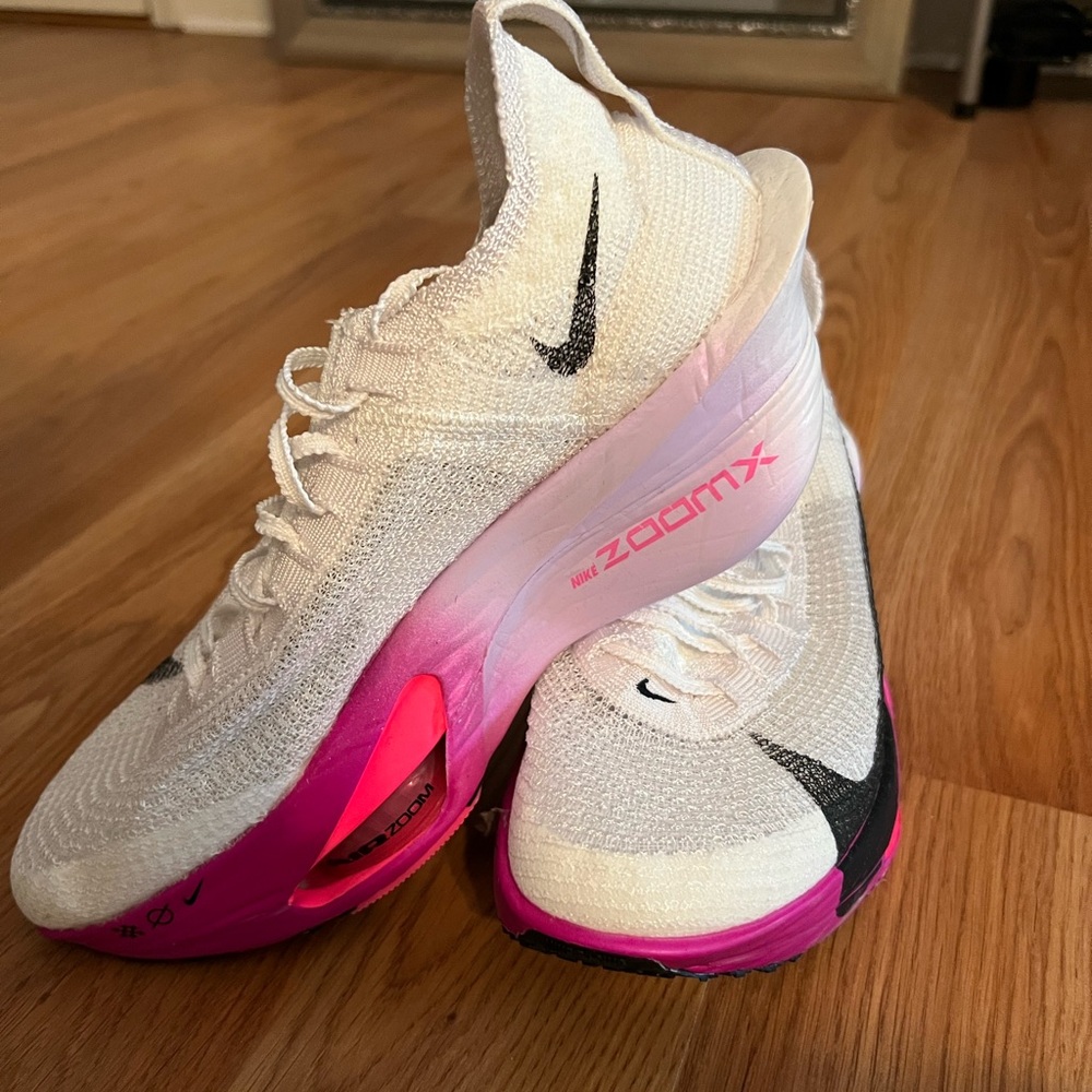 NEW Nike ZoomX Women's Athletic Shoes - White and Pink